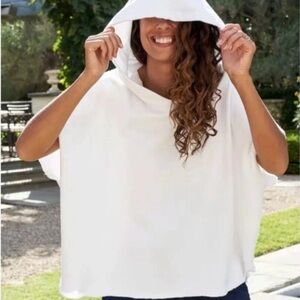 FRANK & EILEEN OS S M L Hooded Capelet White Pullover Triple Fleece